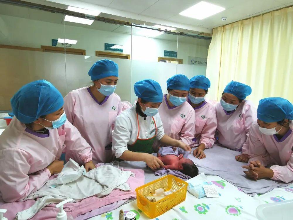 普格县妇婴监护型护送